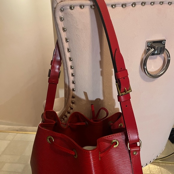 Sale! ✨Louis Vuitton large Noe Red Bucket tote bag. Drawstring closure.Stunning - Picture 5 of 10